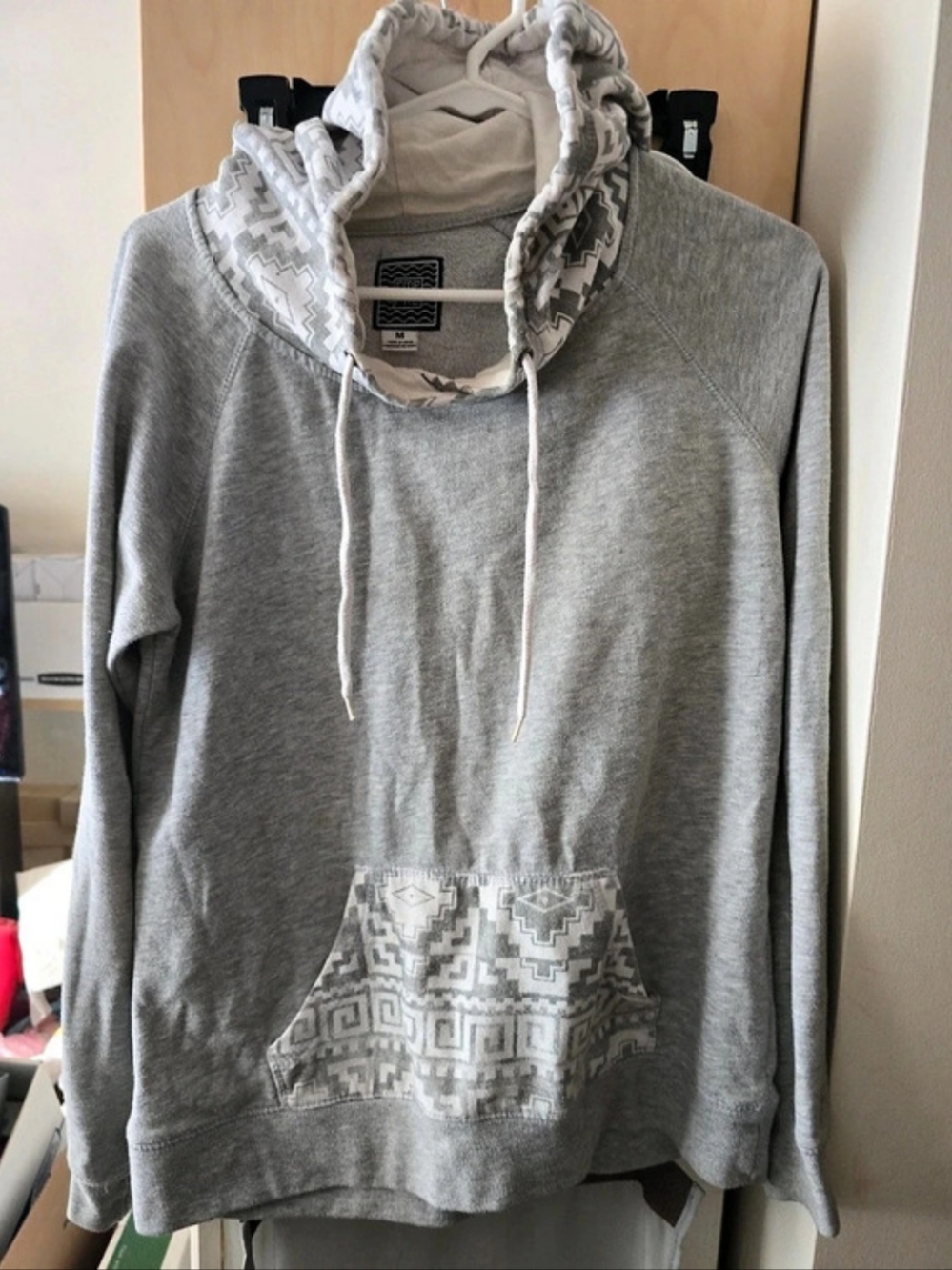Empyre Geometric Hoodie in Gray & White Size Medium